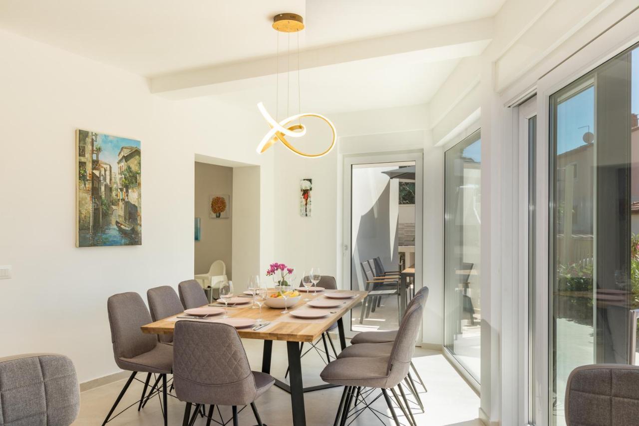 Villa Elena Deluxe Mit Whirlpool Und Beheiztem Pool Am Meer Und Wunderschoenen Blick Auf Die Brijuni Inseln Фажана Экстерьер фото
