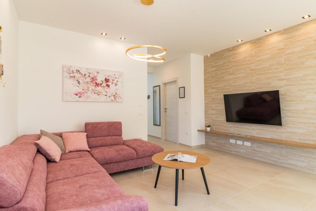 Villa Elena Deluxe Mit Whirlpool Und Beheiztem Pool Am Meer Und Wunderschoenen Blick Auf Die Brijuni Inseln Фажана Экстерьер фото