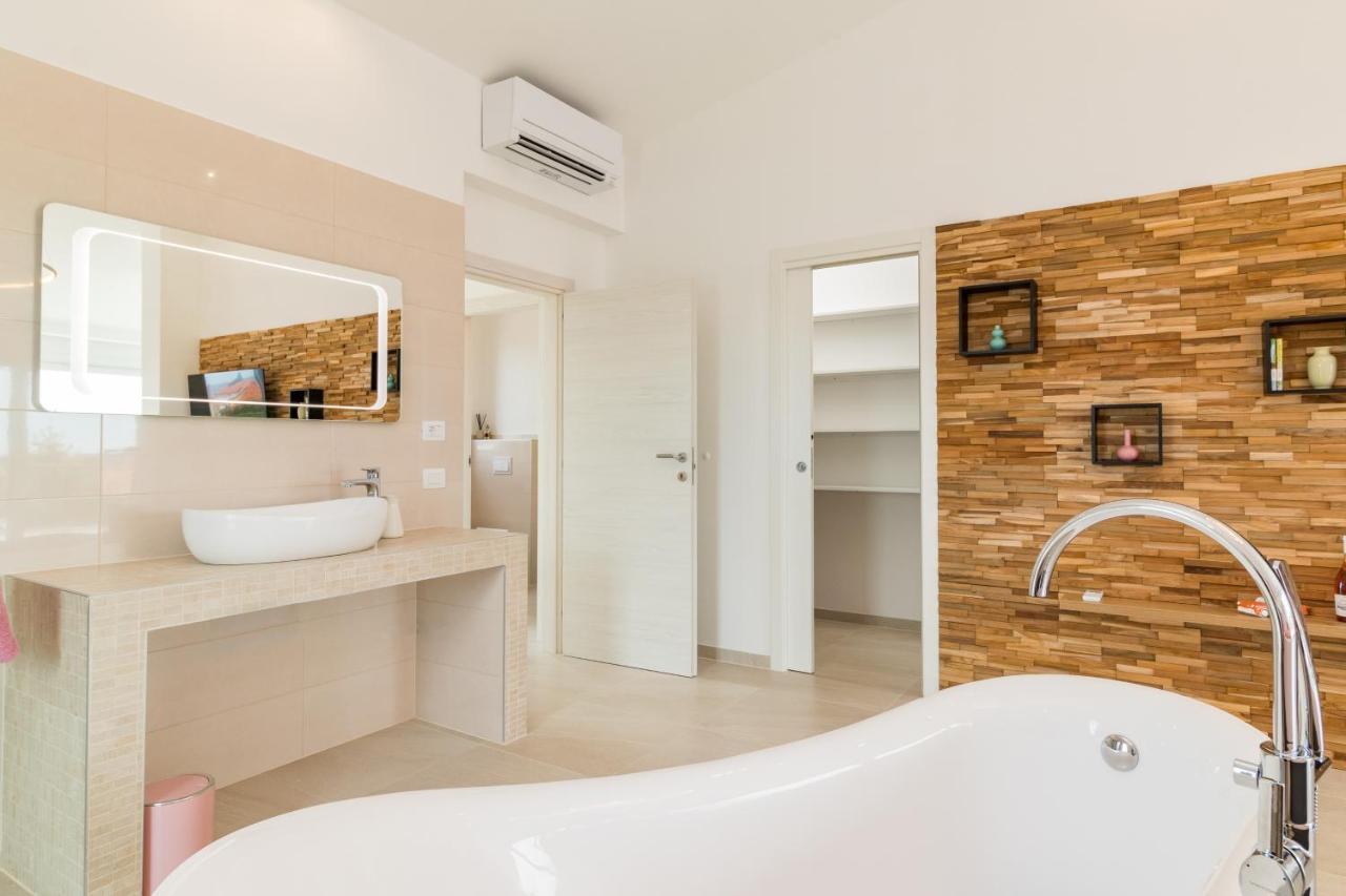 Villa Elena Deluxe Mit Whirlpool Und Beheiztem Pool Am Meer Und Wunderschoenen Blick Auf Die Brijuni Inseln Фажана Экстерьер фото
