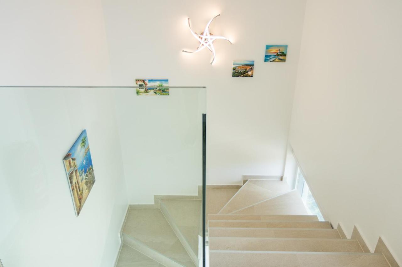 Villa Elena Deluxe Mit Whirlpool Und Beheiztem Pool Am Meer Und Wunderschoenen Blick Auf Die Brijuni Inseln Фажана Экстерьер фото