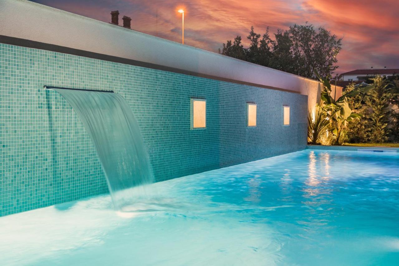 Villa Elena Deluxe Mit Whirlpool Und Beheiztem Pool Am Meer Und Wunderschoenen Blick Auf Die Brijuni Inseln Фажана Экстерьер фото