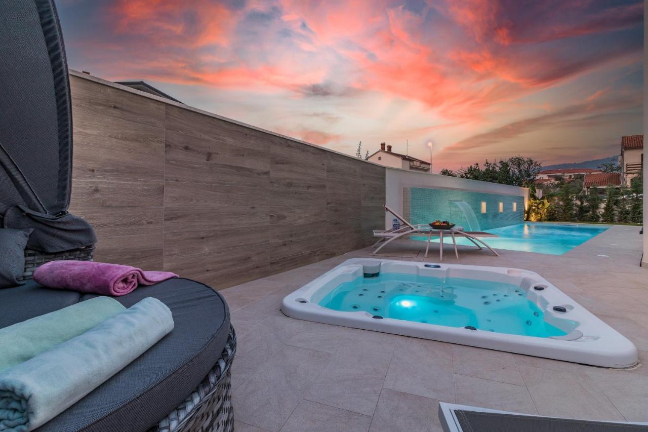 Villa Elena Deluxe Mit Whirlpool Und Beheiztem Pool Am Meer Und Wunderschoenen Blick Auf Die Brijuni Inseln Фажана Экстерьер фото
